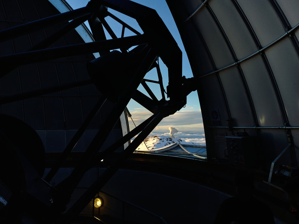 The two telescopes look at each other (more or less)