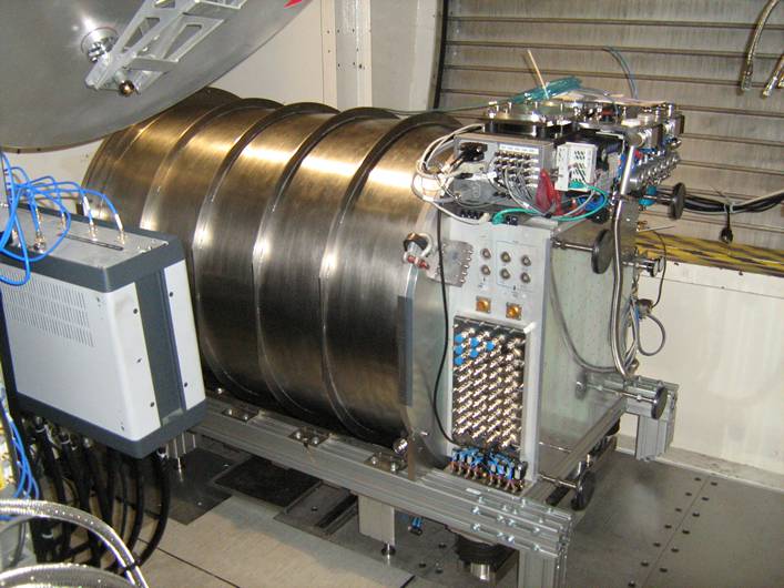 150930_7_NIKA2_cryostat_at_destination.JPG