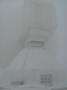 04_30m_telescope_in_foggy_snowy_weather.jpg
