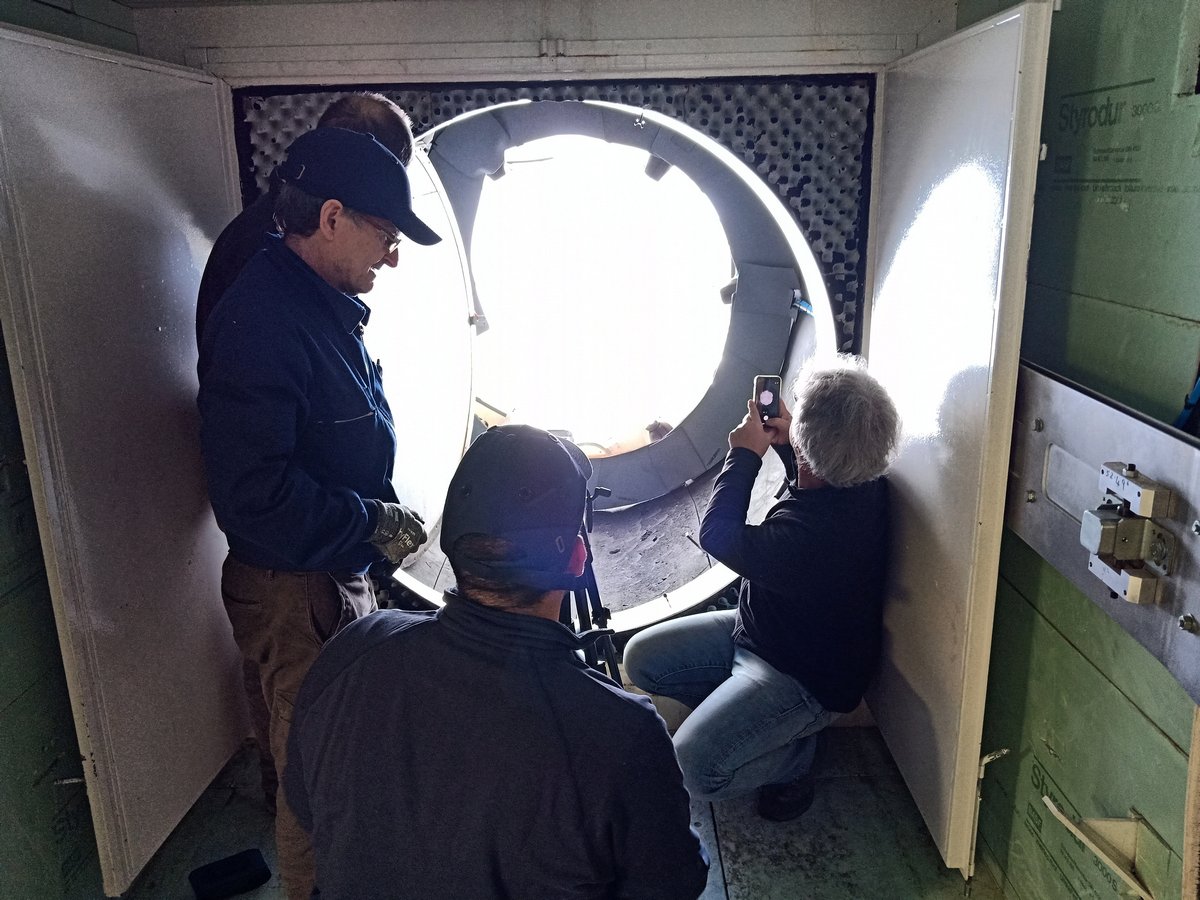 260310_01_Laser_in_vertex_cabin_to_measure_distance_to_M2