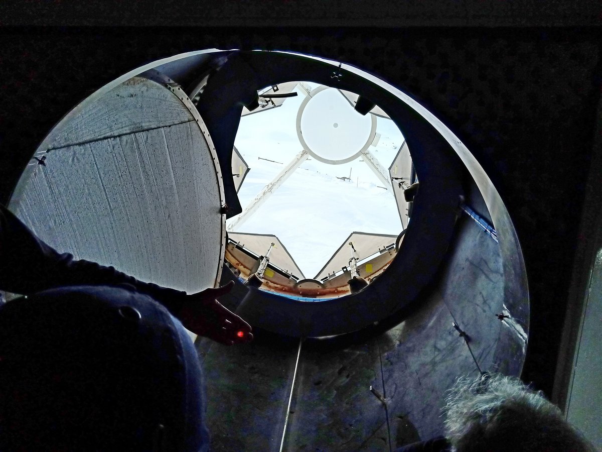 260310_02_Laser_in_vertex_cabin_to_measure_distance_to_M2