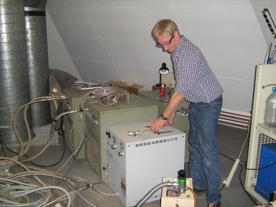 02_Philippe_installs_the_compressor